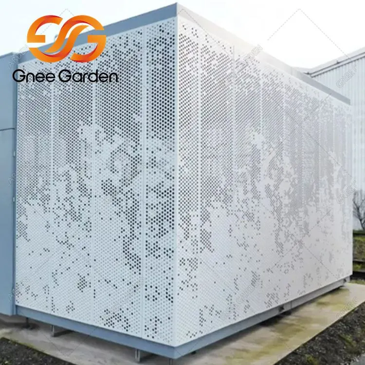 پانل های فلزی در فضای باز